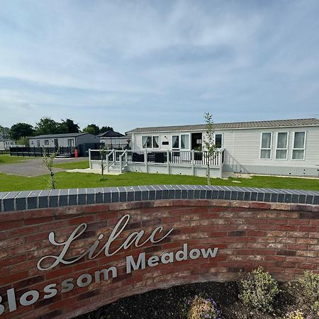 Golden Anchor - The Milano - Coastal Caravan Breaks Chapel Saint Leonards Exterior photo