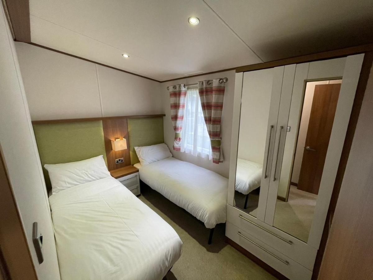 Golden Anchor - The Milano - Coastal Caravan Breaks Chapel Saint Leonards Exterior photo
