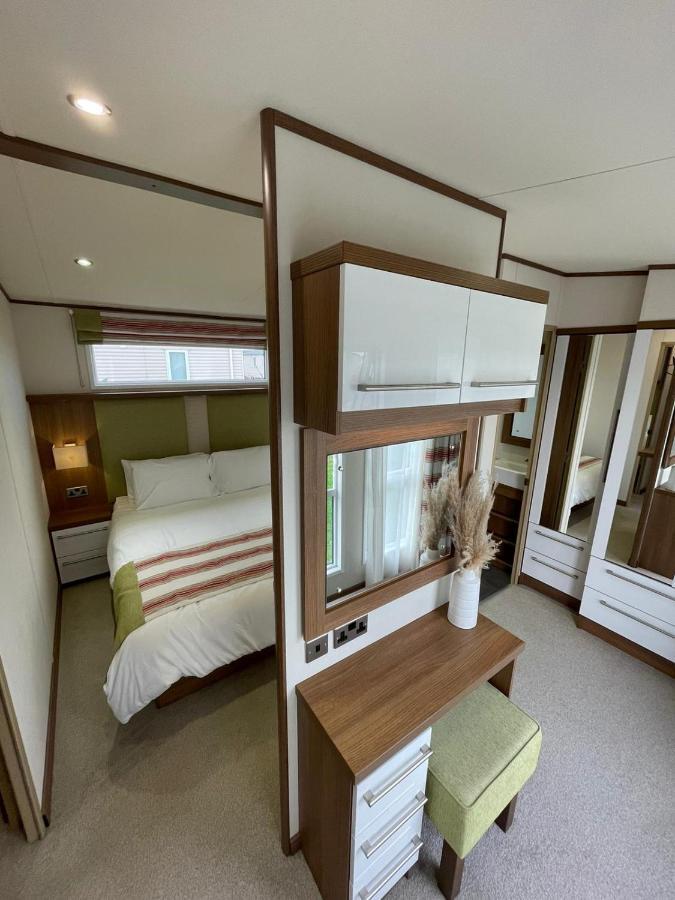 Golden Anchor - The Milano - Coastal Caravan Breaks Chapel Saint Leonards Exterior photo