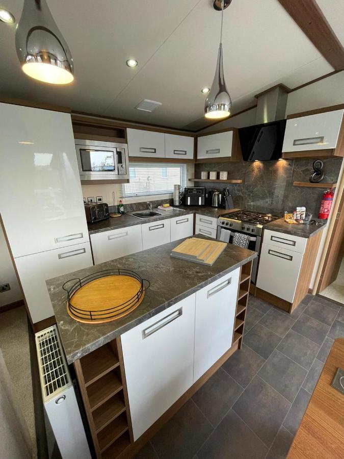 Golden Anchor - The Milano - Coastal Caravan Breaks Chapel Saint Leonards Exterior photo