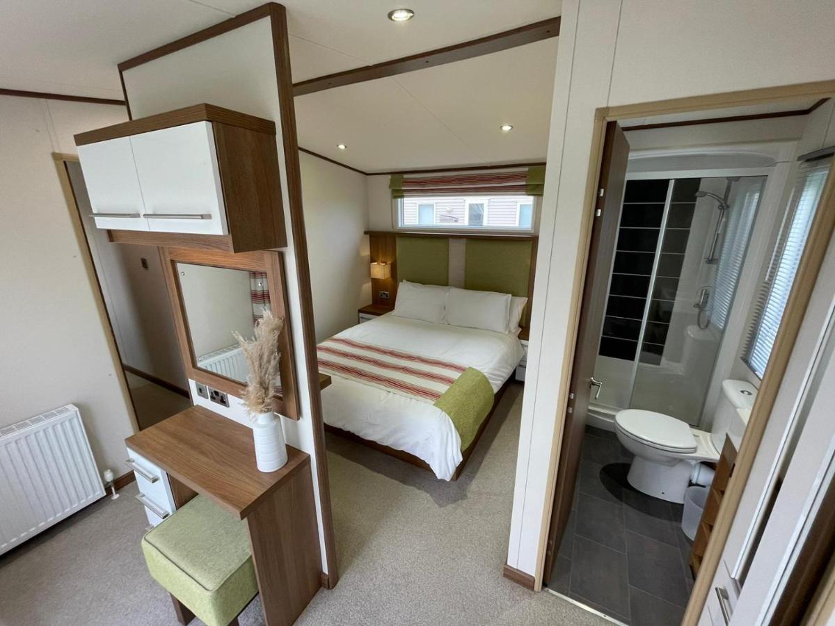 Golden Anchor - The Milano - Coastal Caravan Breaks Chapel Saint Leonards Exterior photo