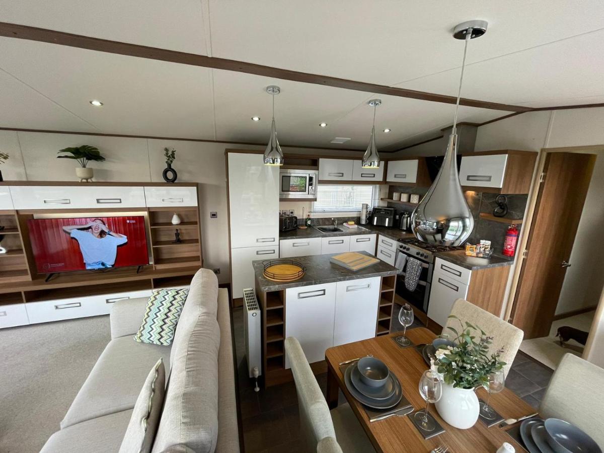 Golden Anchor - The Milano - Coastal Caravan Breaks Chapel Saint Leonards Exterior photo
