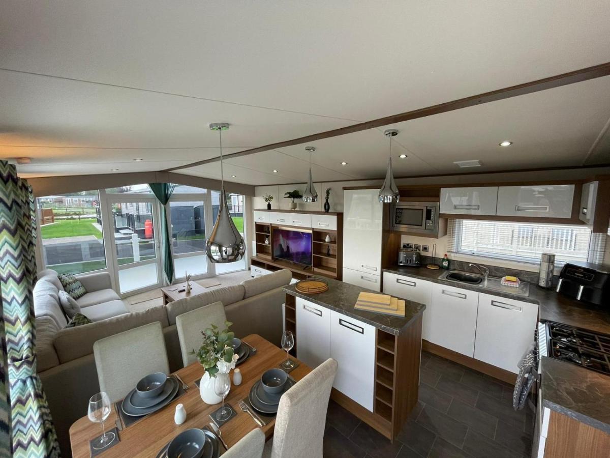 Golden Anchor - The Milano - Coastal Caravan Breaks Chapel Saint Leonards Exterior photo