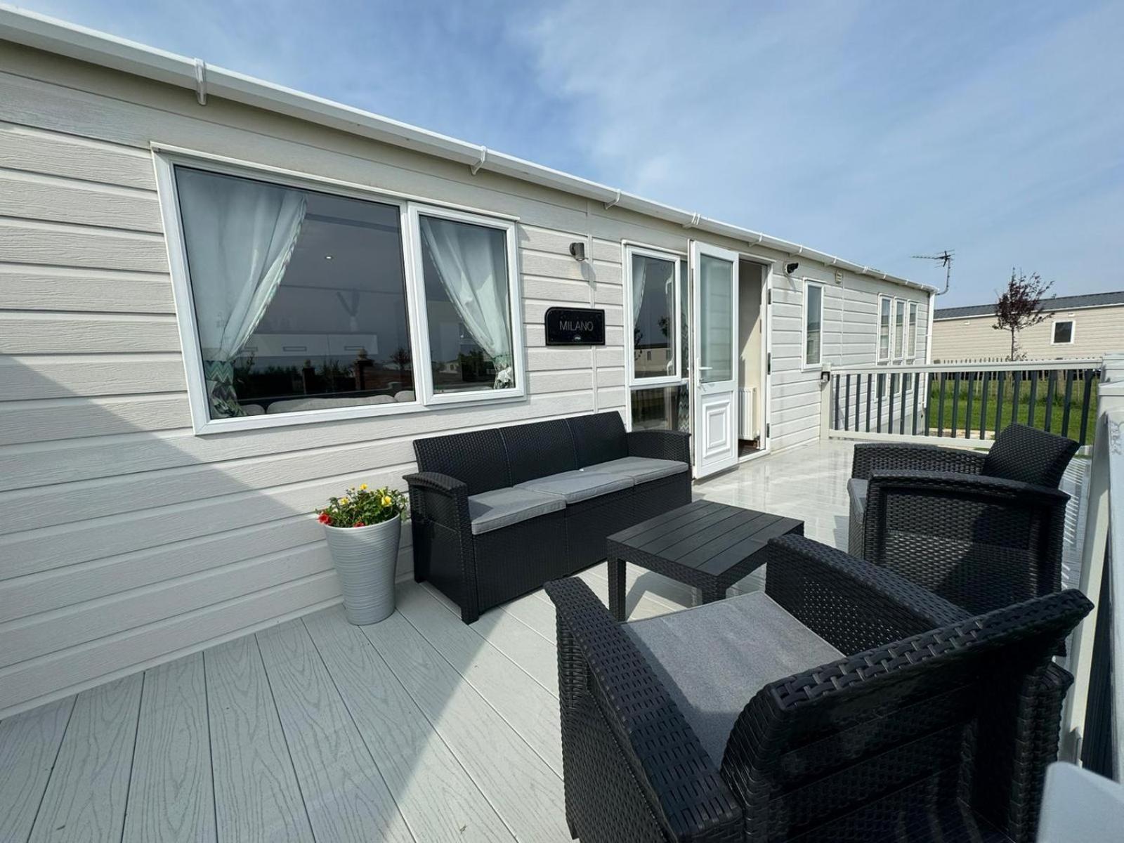 Golden Anchor - The Milano - Coastal Caravan Breaks Chapel Saint Leonards Exterior photo